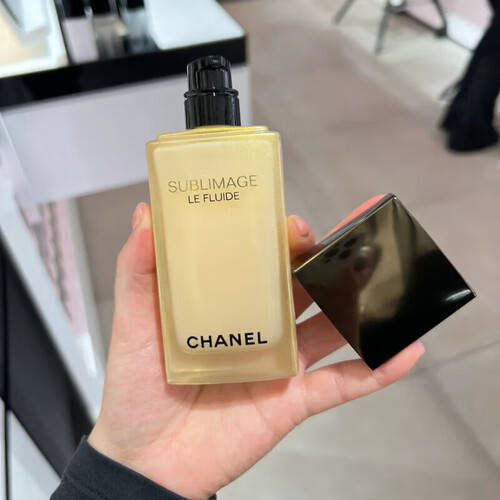 女友的完美情人节礼物奢华保湿体验！PG麻将胡了2香奈儿轻盈乳液：送(图1)